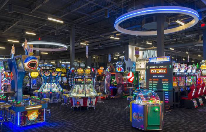 What time does dave and busters close, And what is the Cost for Dave and buster