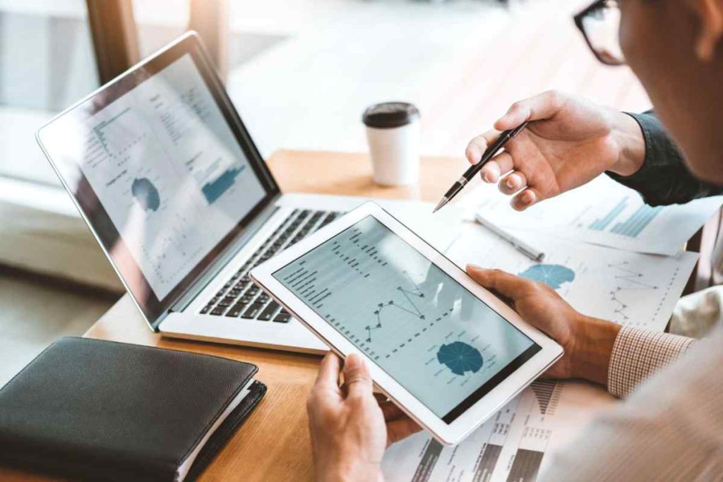 Short-Term vs Long-Term Investing What's the Difference and Which is Right for you