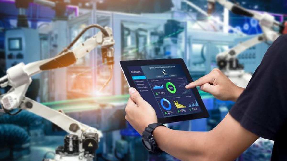 Smart Manufacturing: Integrating IT Solutions for Enhanced Productivity and Quality