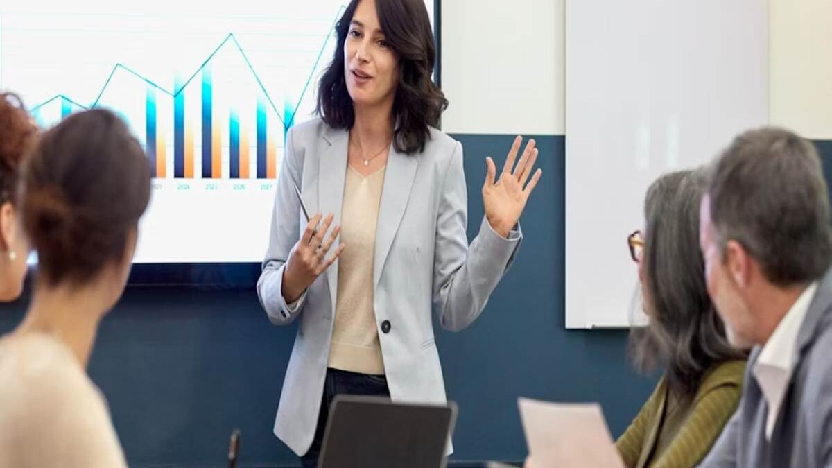 10 Essential Skills Every Business Manager Needs Today
