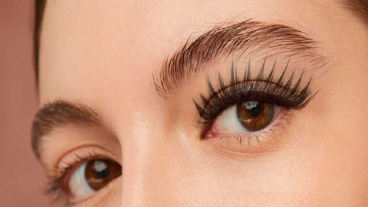Buz Business Guide to Cumbrella Eyelashes Trend Explained